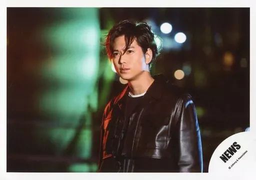 中古】生写真(ジャニーズ) NEWS/加藤シゲアキ/横型・上半身・衣装黒