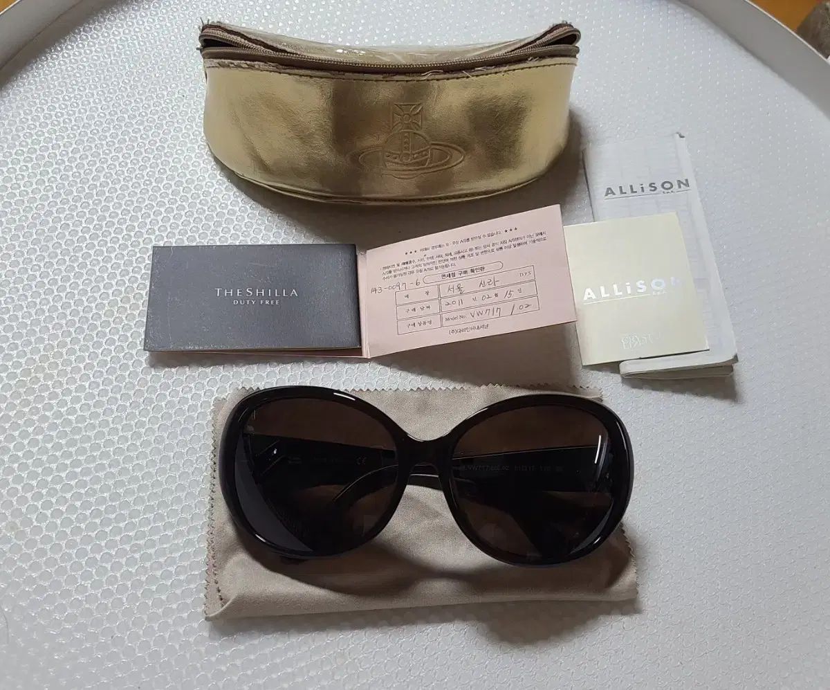 【Vivienne Westwood 】サングラス（VW717） 【ケース付き】 Vivienne Westwood(ヴィヴィアンウエストウッド) VW717