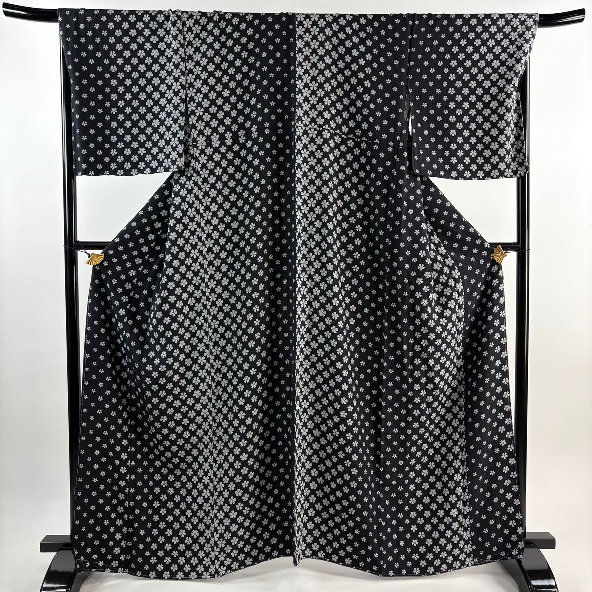 おまとめ　専用出品　黒地　夜桜　小紋 未使用　着丈168.5 裄72 楽天市場】【新品】 小紋 反物 正絹 着物 着尺 黒地 桜 花柄 白