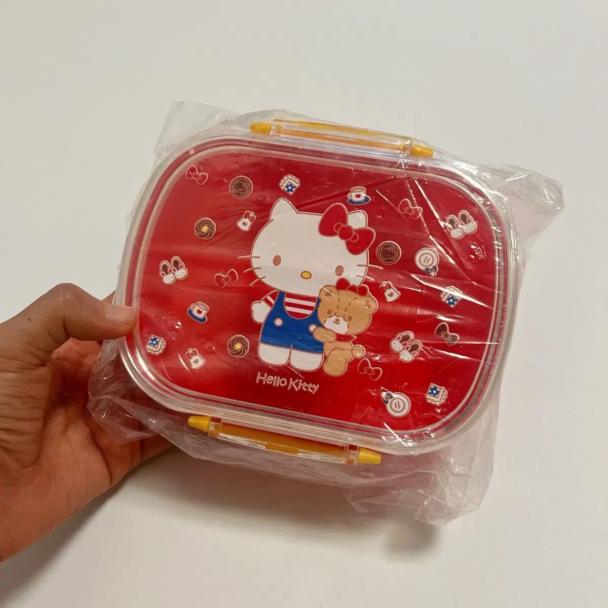 平成レトロ ハローキティ ランチボックスケース　カップブクロ　セット売り　赤 ハローキティ タッパー ランチボックス 4個セット｜Yahoo!フリマ