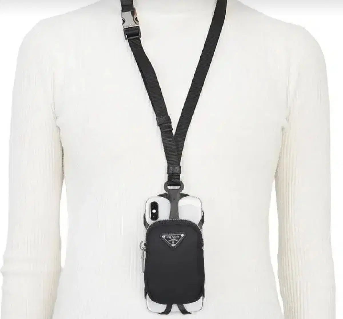 PRADA 人気 ロゴ Re-Nylonスマートフォンポーチ PRADA 人気 ロゴ Re-Nylonスマートフォンポーチ スマホケース
