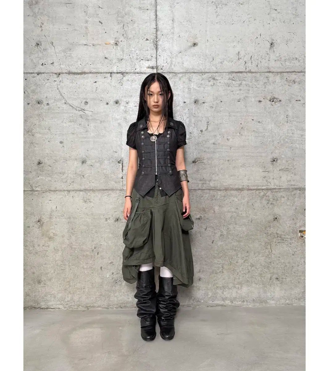 テストメカニズム スカート 販売しています