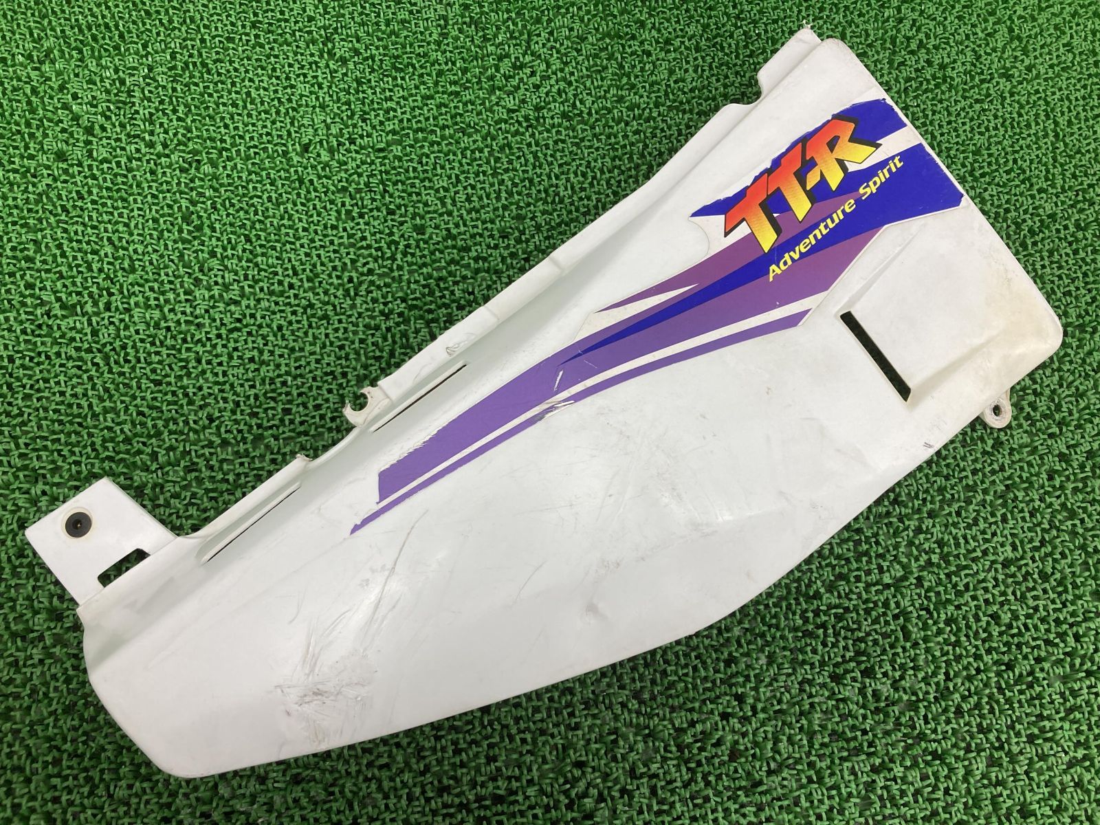 じゃきお バイク TT250Rレイド サイドカバー 右 白 ヤマハ 純正 バイク 部品 4WA