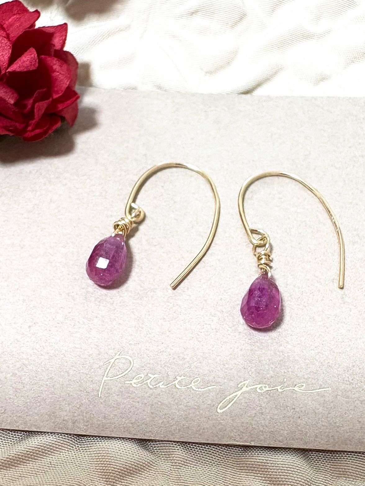 宝石質ルビーAAA ワイヤー巻き　ピアス　14KGF 宝石質アイオライトの14kgf ワイヤーラッピングピアス ピアス（フック