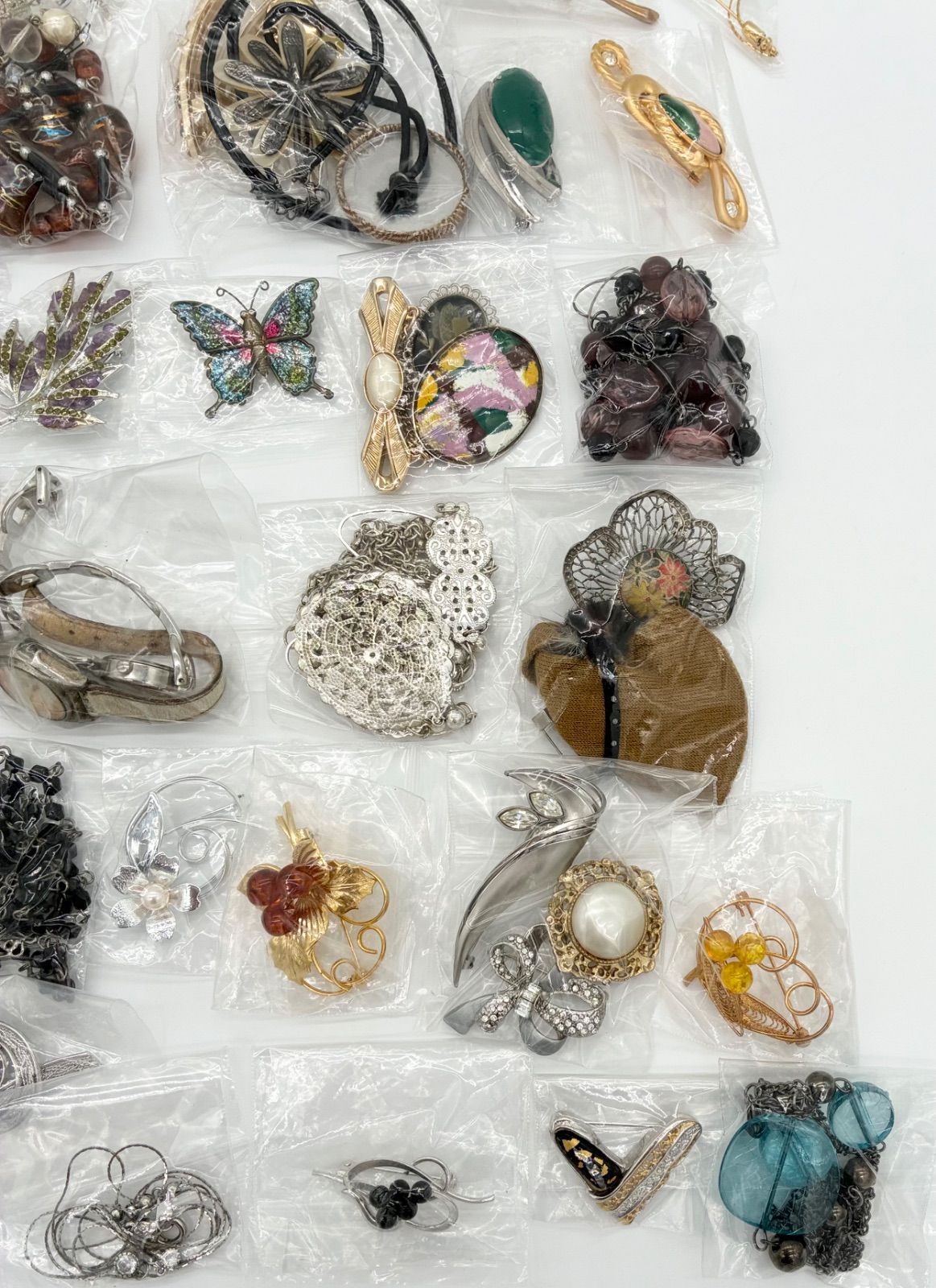 イミテーションアクセサリーまとめ売り約3kg イミテーションアクセサリーまとめ売り約3kg IMG_6823.jpg