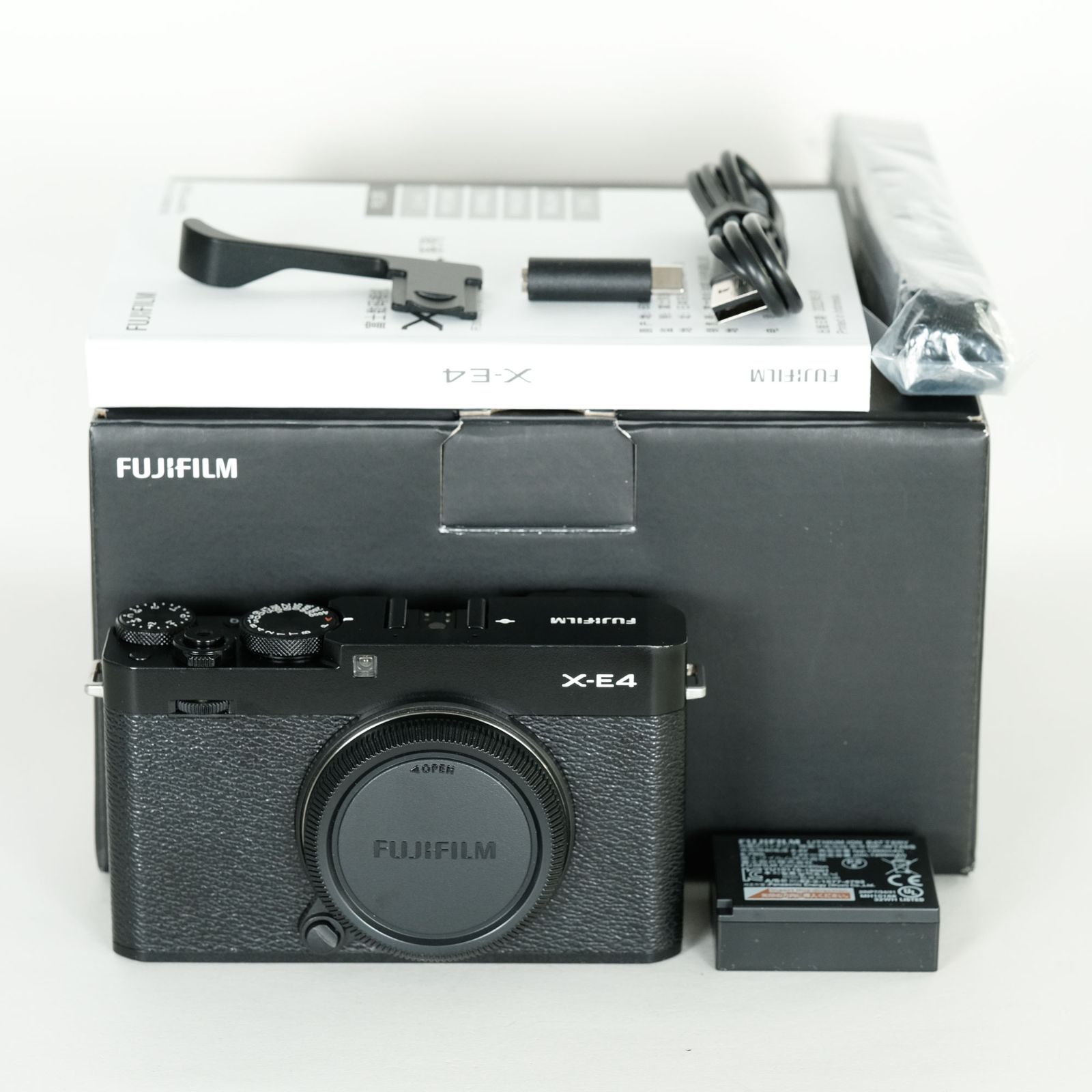 FUJIFILM X-E4 レンズ3本ストラップ付きセット シャッター数3711 富士フイルム】X-E4と一緒に揃えたモノ - のぼるひと