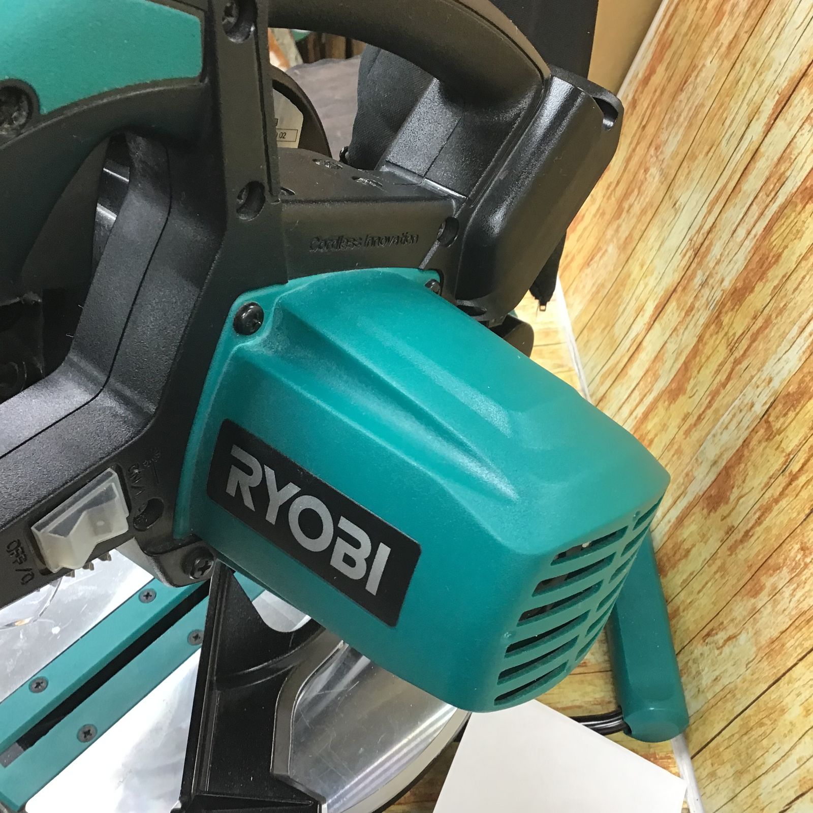 【店頭お渡し限定】(25-12-8)RYOBI　充電式卓上丸ノコ　BTS-180 RYOBI 充電式卓上丸ノコ BTS-180 入荷！！ | リサイクルソーコ岡山大元店