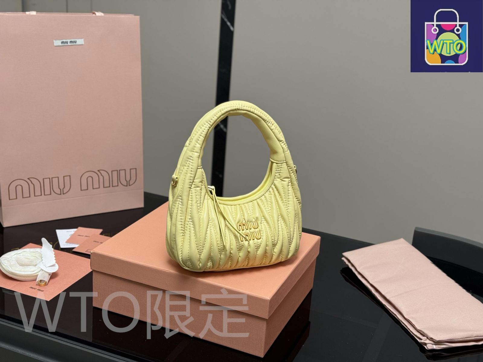 MIU MIU★ワンダー スモール ホーボーバッグ ベージュ★送関込 MiuMiu ワンダー マテラッセレザー ホーボーバッグ ピンク