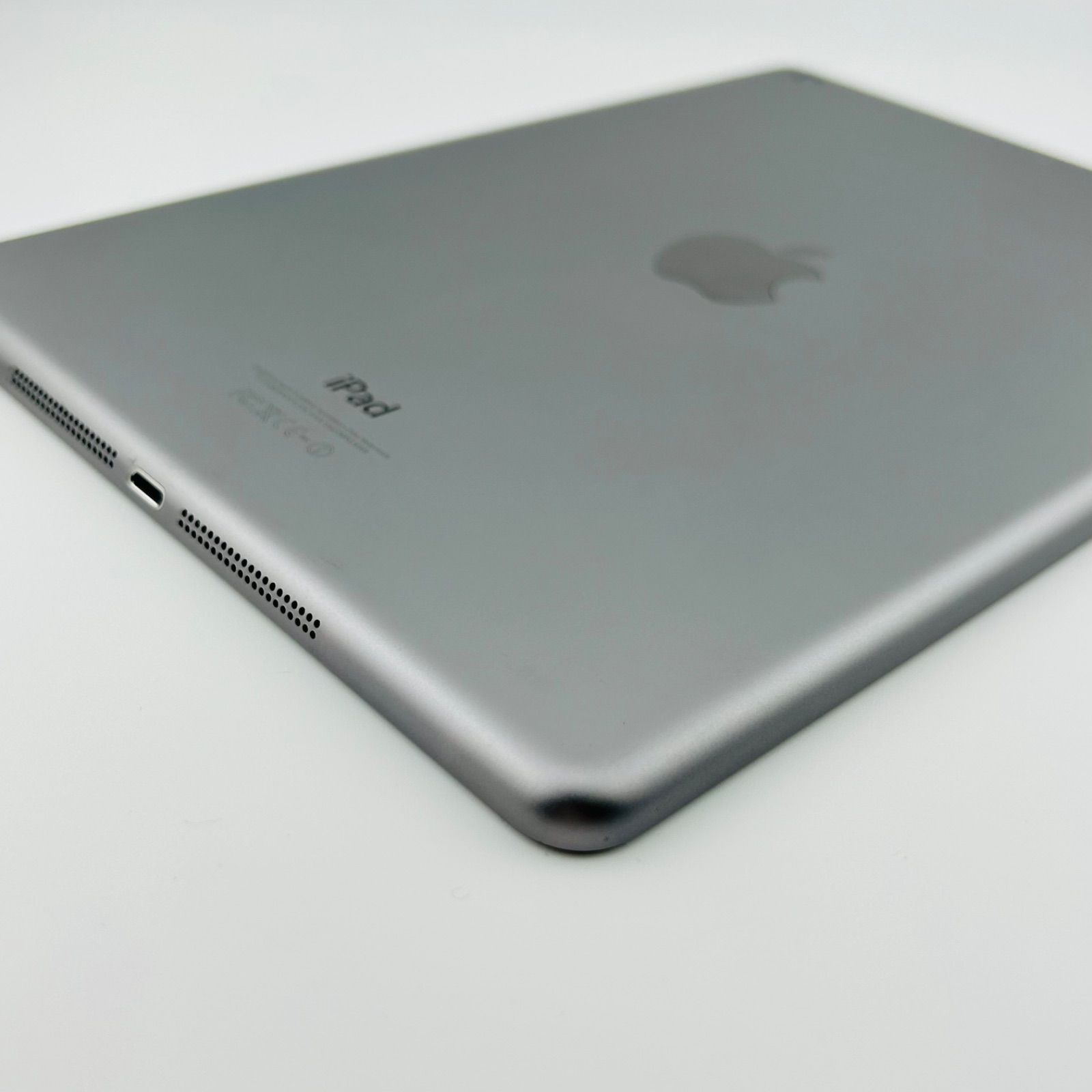 バッテリー良好 iPad Air 第1世代 16GB シルバー Wi-Fiモデル 中古