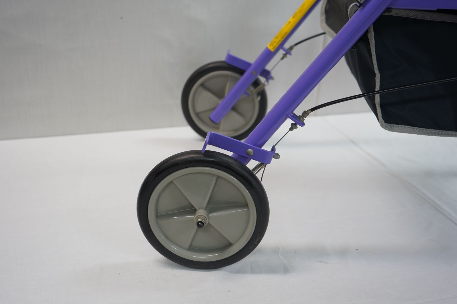 歩行器 中古ハビナースらくらくウォーカーDX - メルカリ