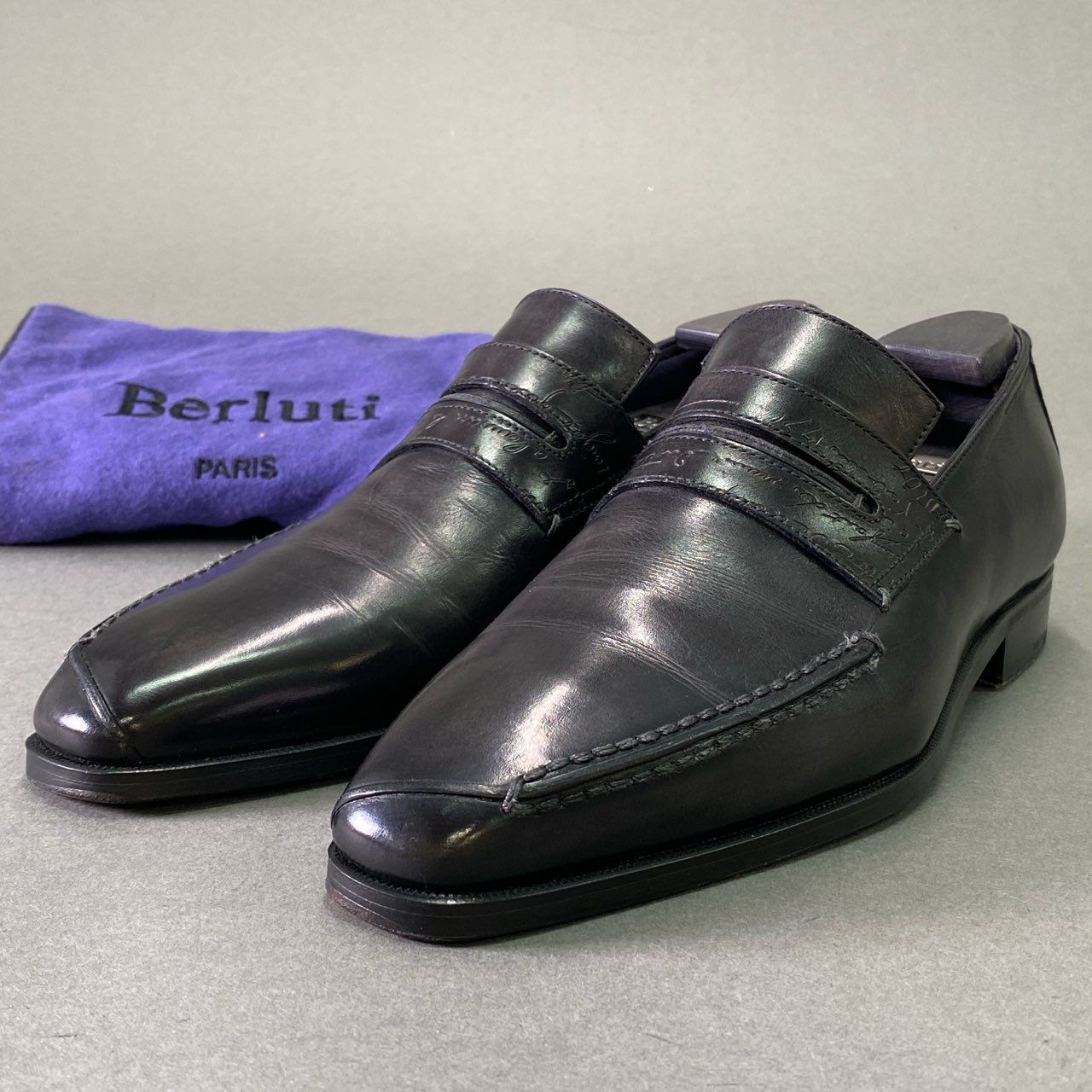 1d22 Berluti ベルルッティ Andy アンディ スクリットカリグラフィ ローファー 25.5cm相当 ブラック レザー パティーヌ デムジュール シューツリー 保存袋 付属