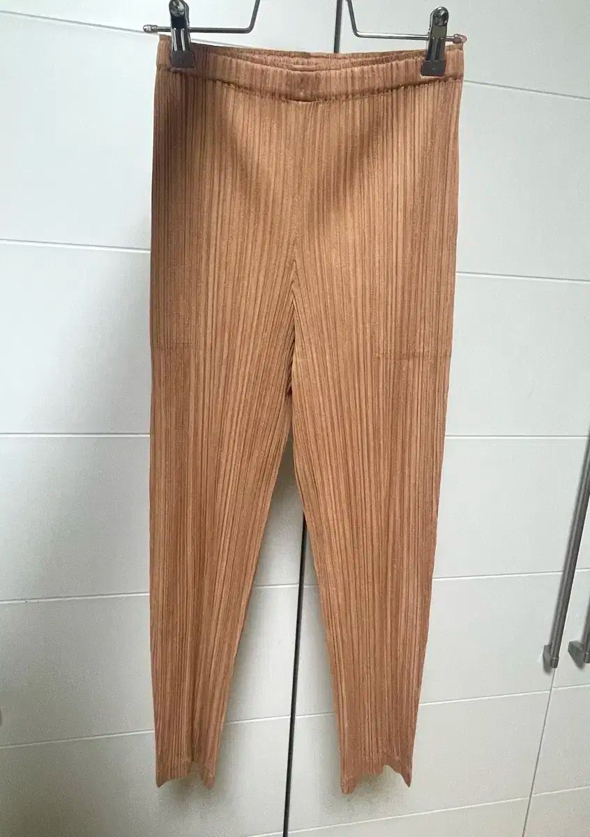 PLEATS PLEASE プリーツプリーズ パンツ ベージュ