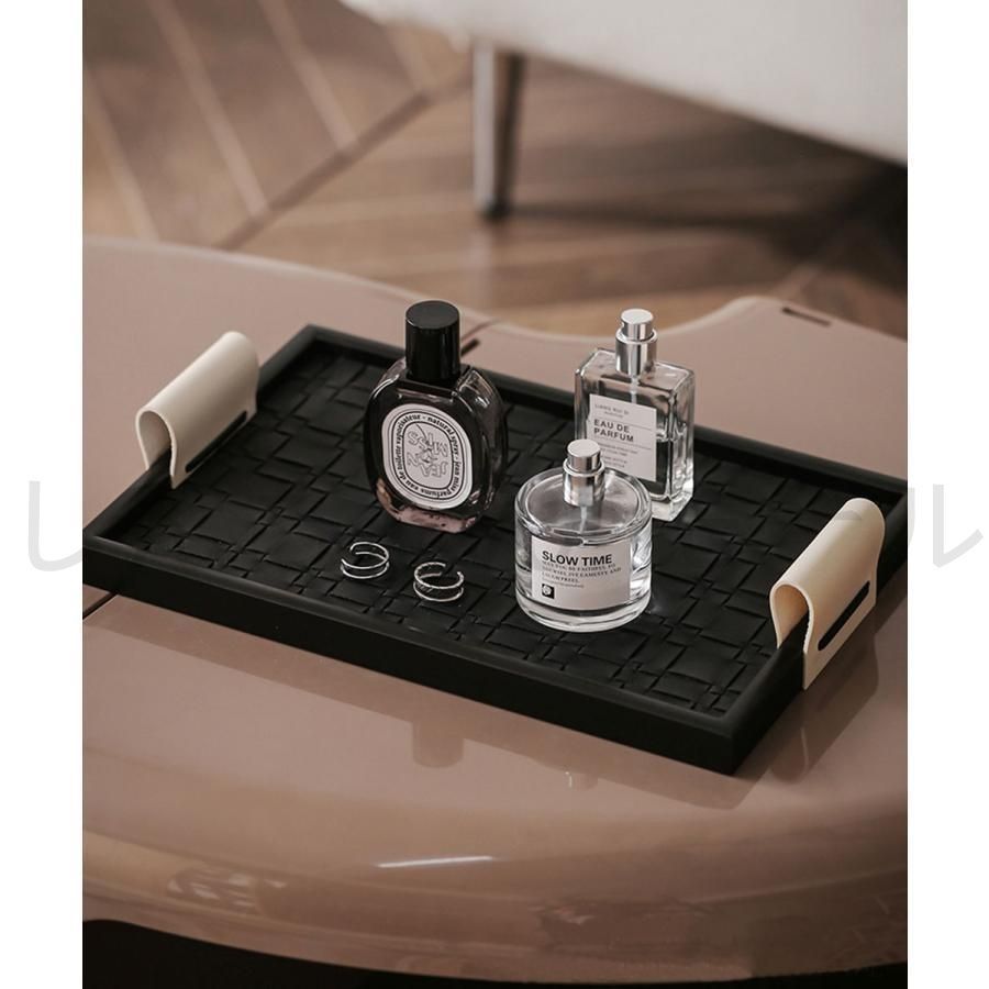 お盆 トレー レザー 革 花柄 新品未使用 お盆 トレー レザー 革 花柄 新品未使用の通販 by Delphinium