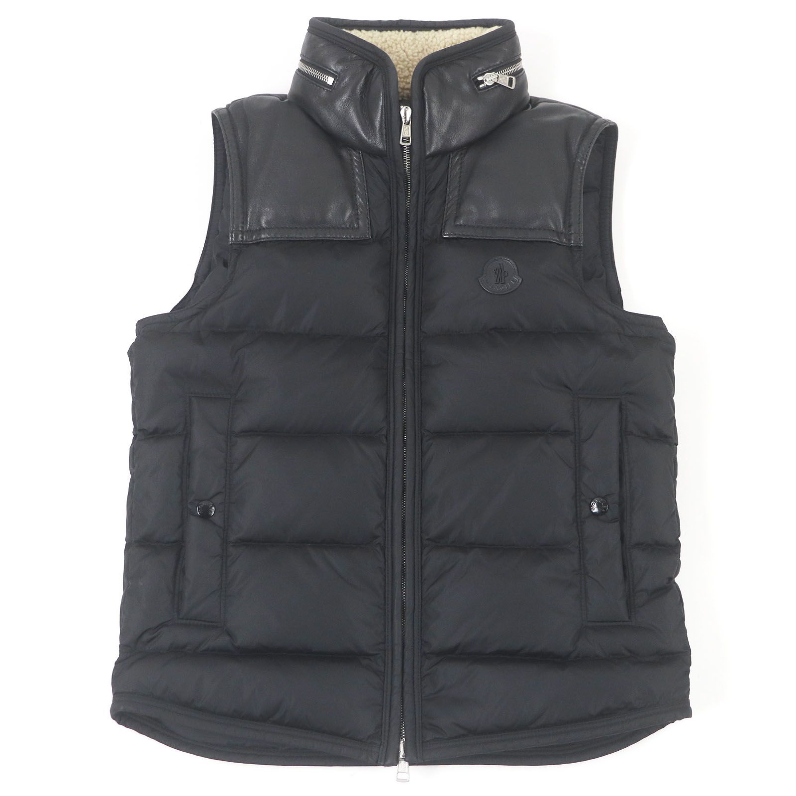 □MONCLER モンクレール MILLAIS GILET ラムレザー ムートン使い ロゴワッペン付き ダウンベスト ジレ ブラック 0 メンズ