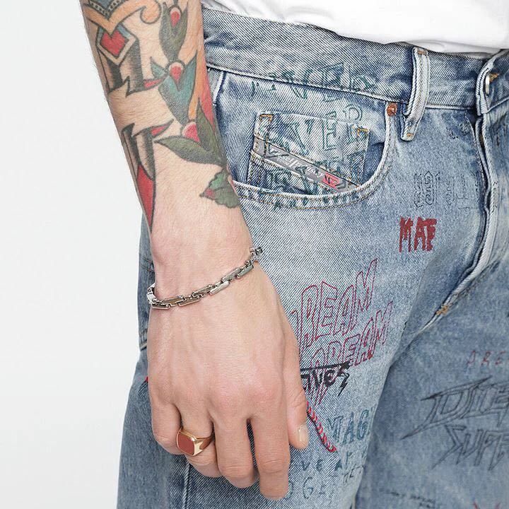 DIESELスリムスキニーデニムMHARKY 新品 Amazon | [Diesel] (ディーゼル) メンズ グラフィック デニム