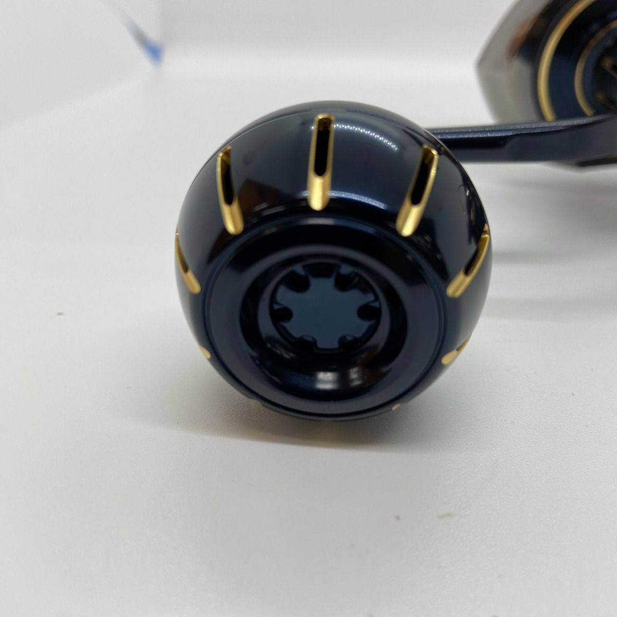 ΨΨDAIWA ダイワ スピニングリール 23ソルティガ4000-H 箱付 00065025  