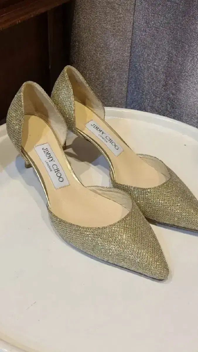 【即購入OK⭕️】JIMMY CHOO ゴールド グリッター ハイヒール Jimmy Choo(ジミーチュウ) グリッター ゴールド ヒール シューズ