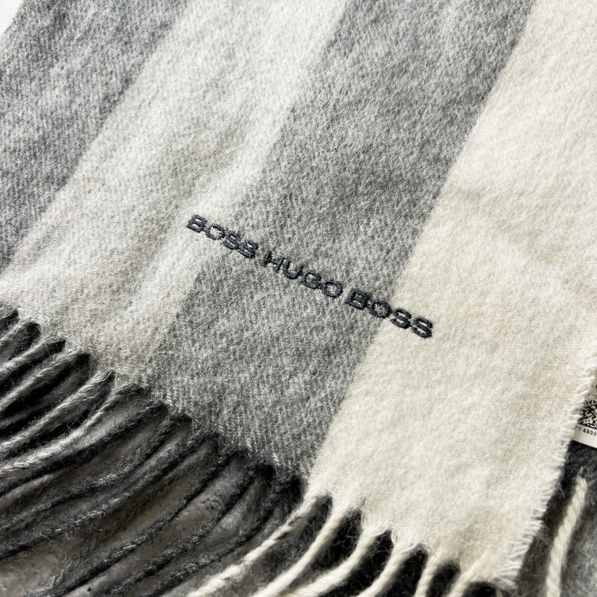 ●未使用品 HUGO BOSS ヒューゴボス ウールマフラー 刺繍ロゴ イギリス製 新品 HUGO BOSS ヒューゴボス / カシミヤ入り ロゴ