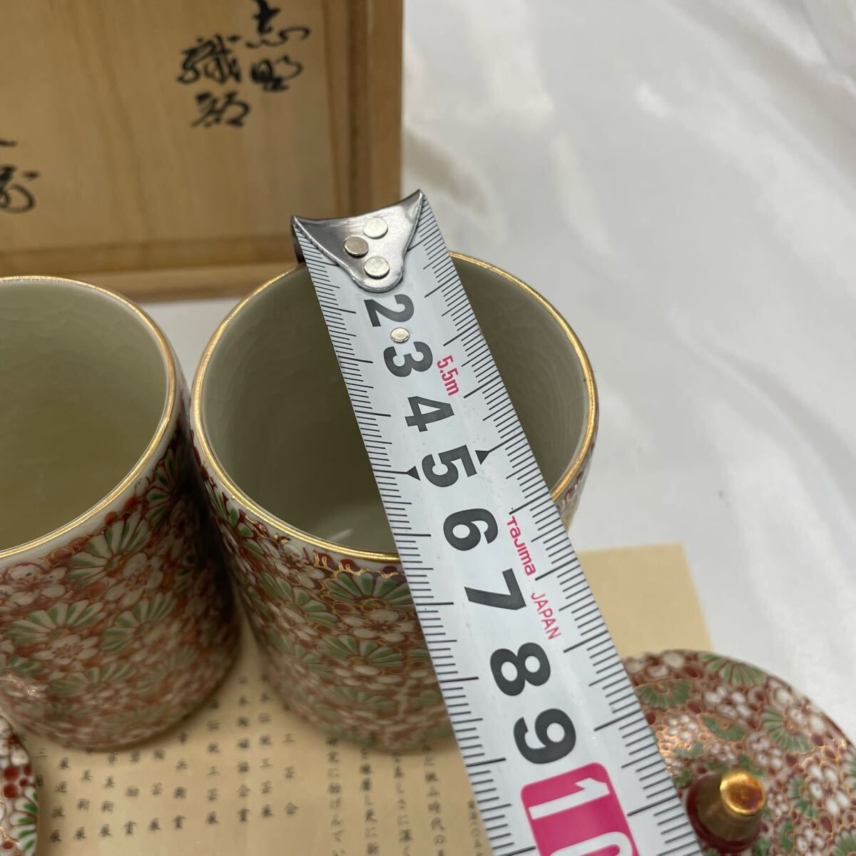 1828  九谷焼　赤絵　夫婦湯呑　蓋付き　金彩　未使用 1828 九谷焼 赤絵 夫婦湯呑 蓋付き 金彩 未使用 1828 九谷焼 赤絵 夫婦