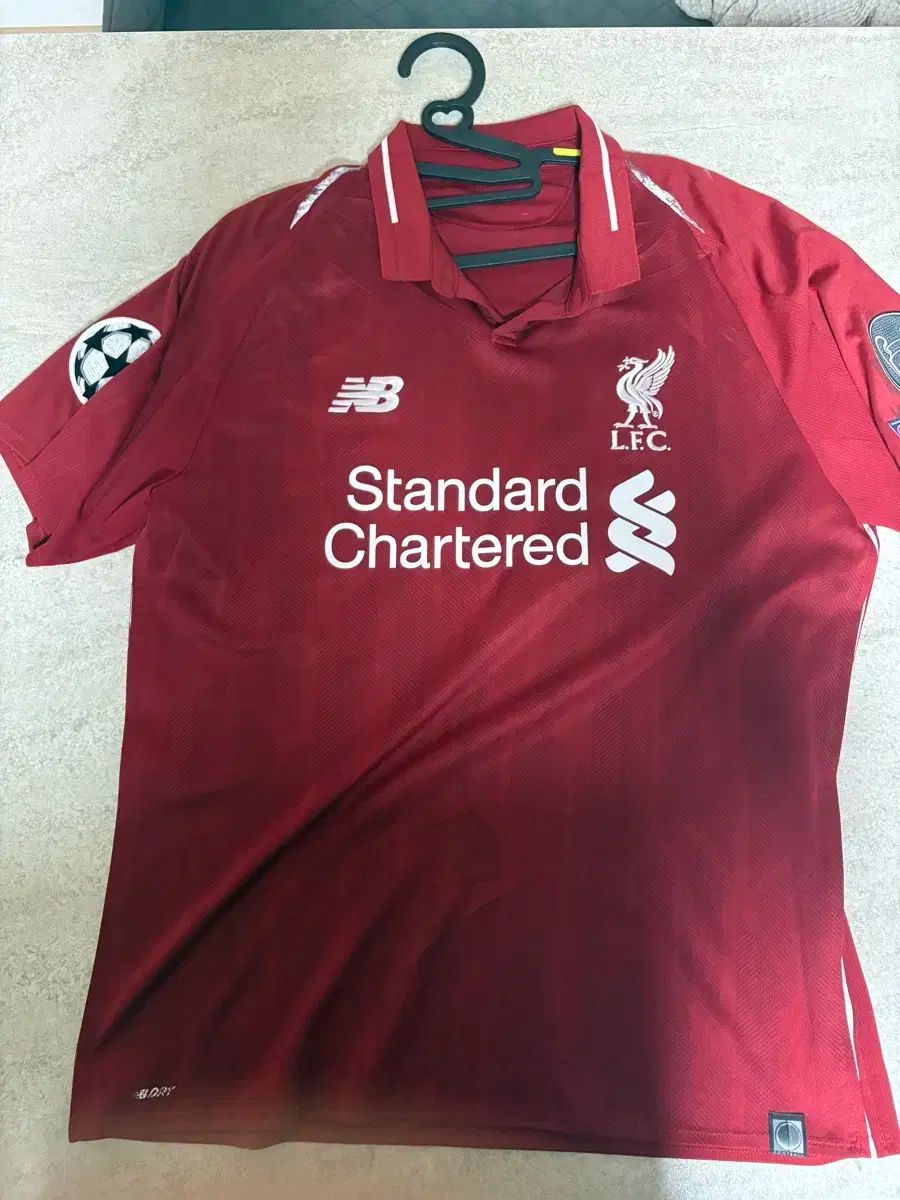 リヴァプール　CL優勝記念ユニフォーム　正規品 18 ー 19 リヴァプール ホーム アーノルド チャンピオンズリーグ