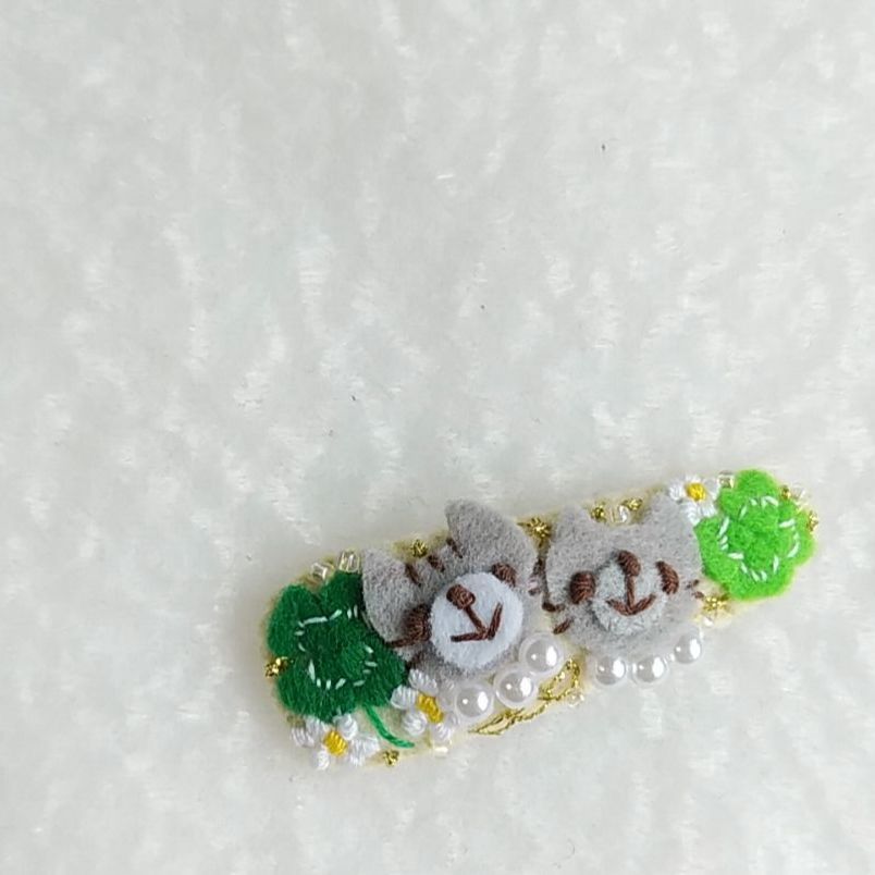 四つ葉のクローバー☆仲良しねこちゃん☆5センチパッチンピン クローバー☆5センチパッチンピン☆仲良しねこ(=^_^=) - メルカリ