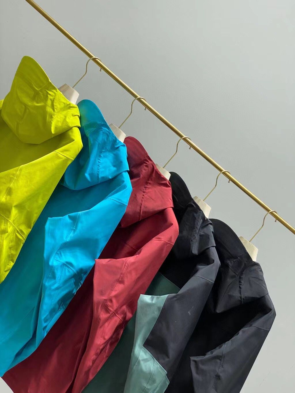 ARC'TERYX ALPHA SV 第7世代ハードシェルフードジャケット 防風、防水、透湿、機能性ジャケット アウトドア 登山ウェア