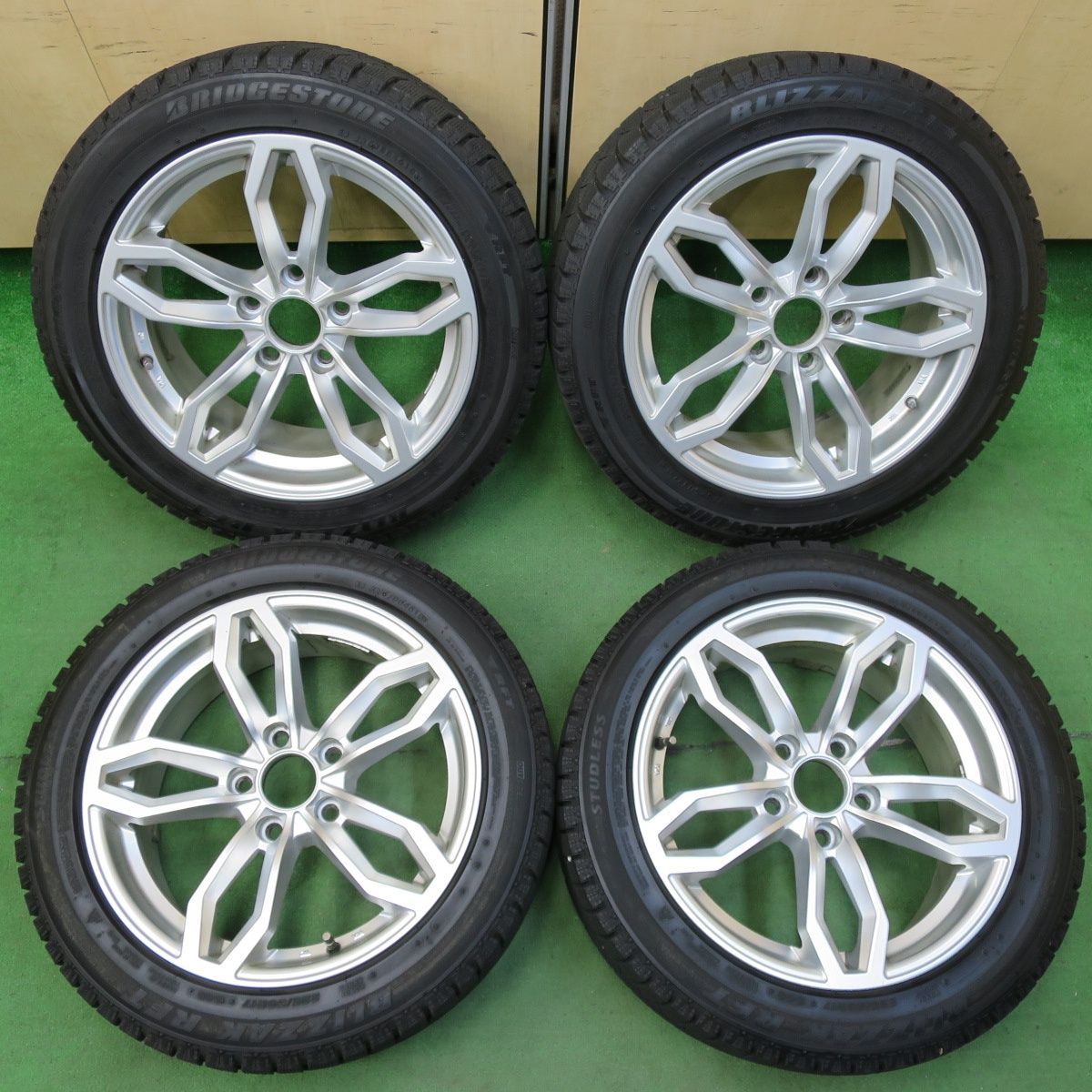 TARGA AGA 17インチ BLIZZAK DM-V3 225/60R17 99Q スタッドレスタイヤ