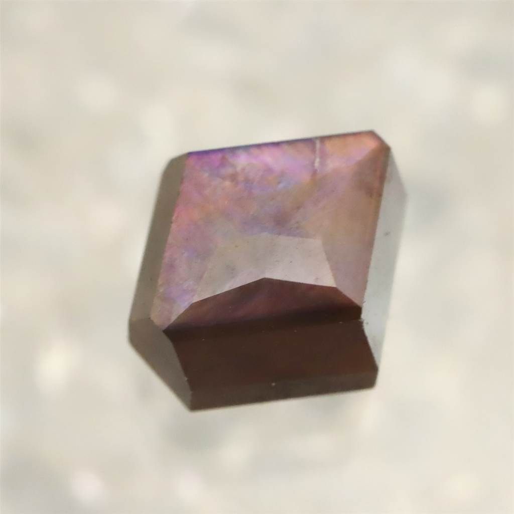 奈良県天川村産 レインボーガーネット ルース 0.6g 【榎本通商89488