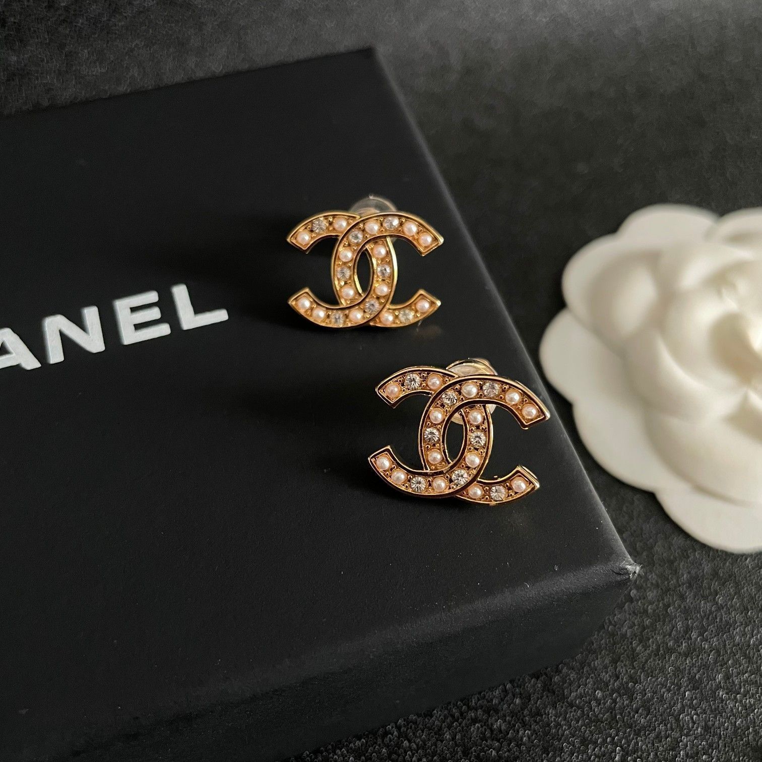 CHANEL ゴールド ダブルCロゴ イヤリング 今日特価】CHANEL シャネル 中古 ダブル C イヤリング