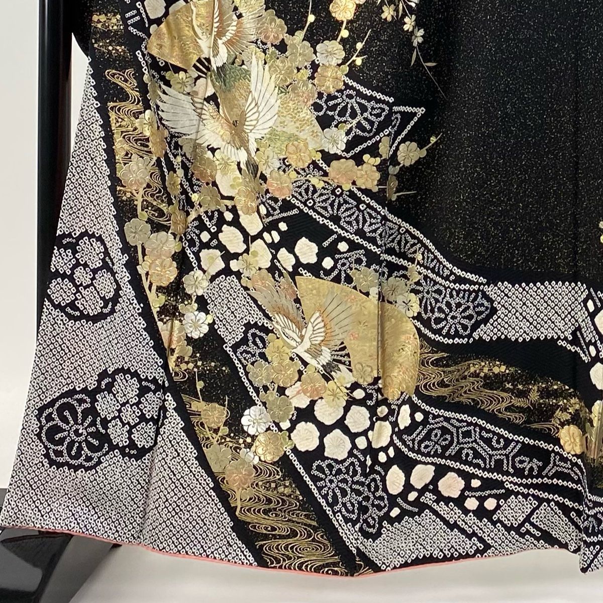 振袖 身丈162cm 裄丈67cm M 袷 花 波 絞り 金銀彩 黒 正絹 名品