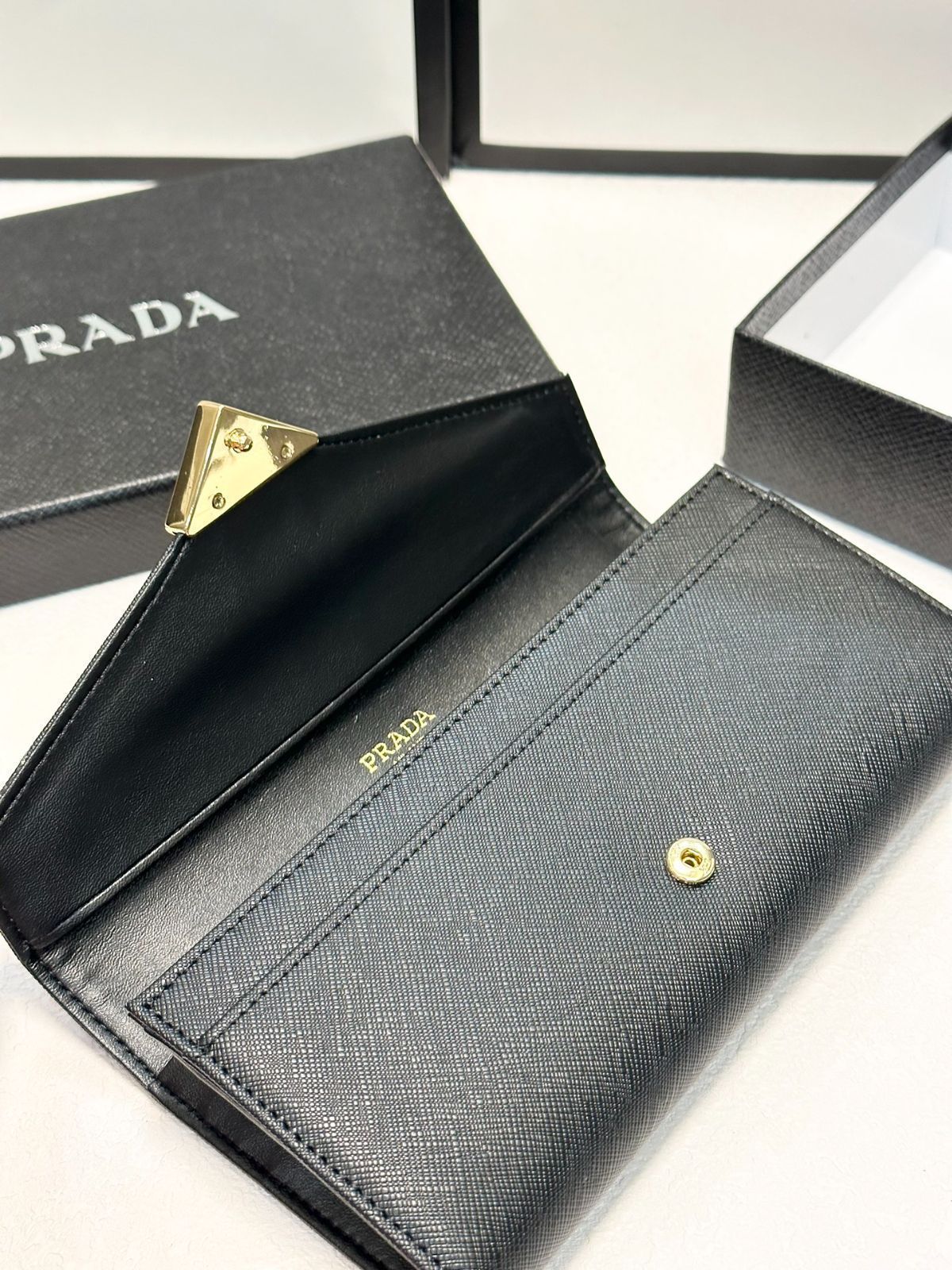 Qちゃん★週末限定大幅お値下げ★プラダ B2811 ギャランティーカード付 PRADA JAPAN (@prada_japan) / X