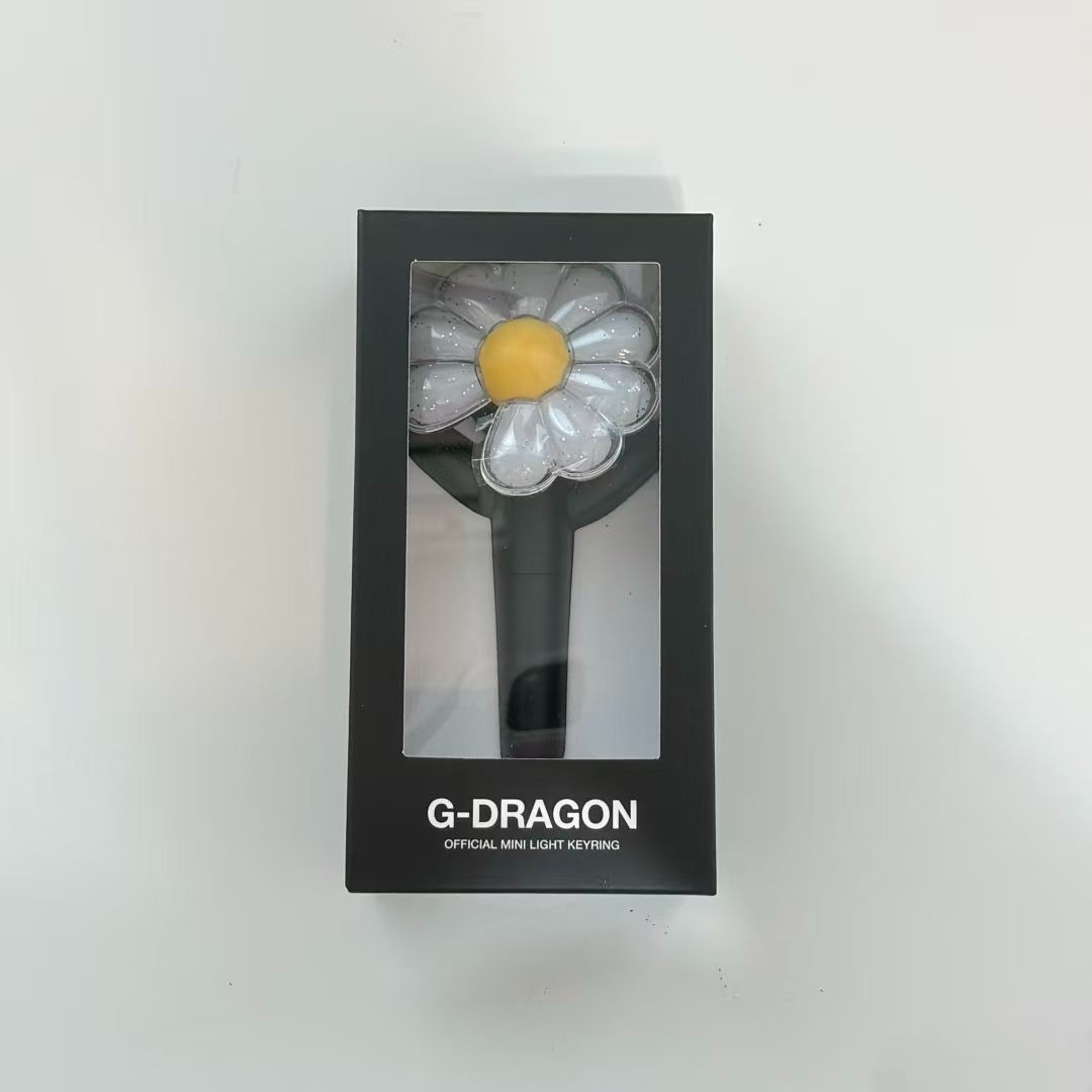 G-DRAGON 公式ペンライト 新品未開封 ジヨントレカ付き 3点セット G-DRAGON 公式ペンライト 新品未開封 ジヨントレカ付き 3点