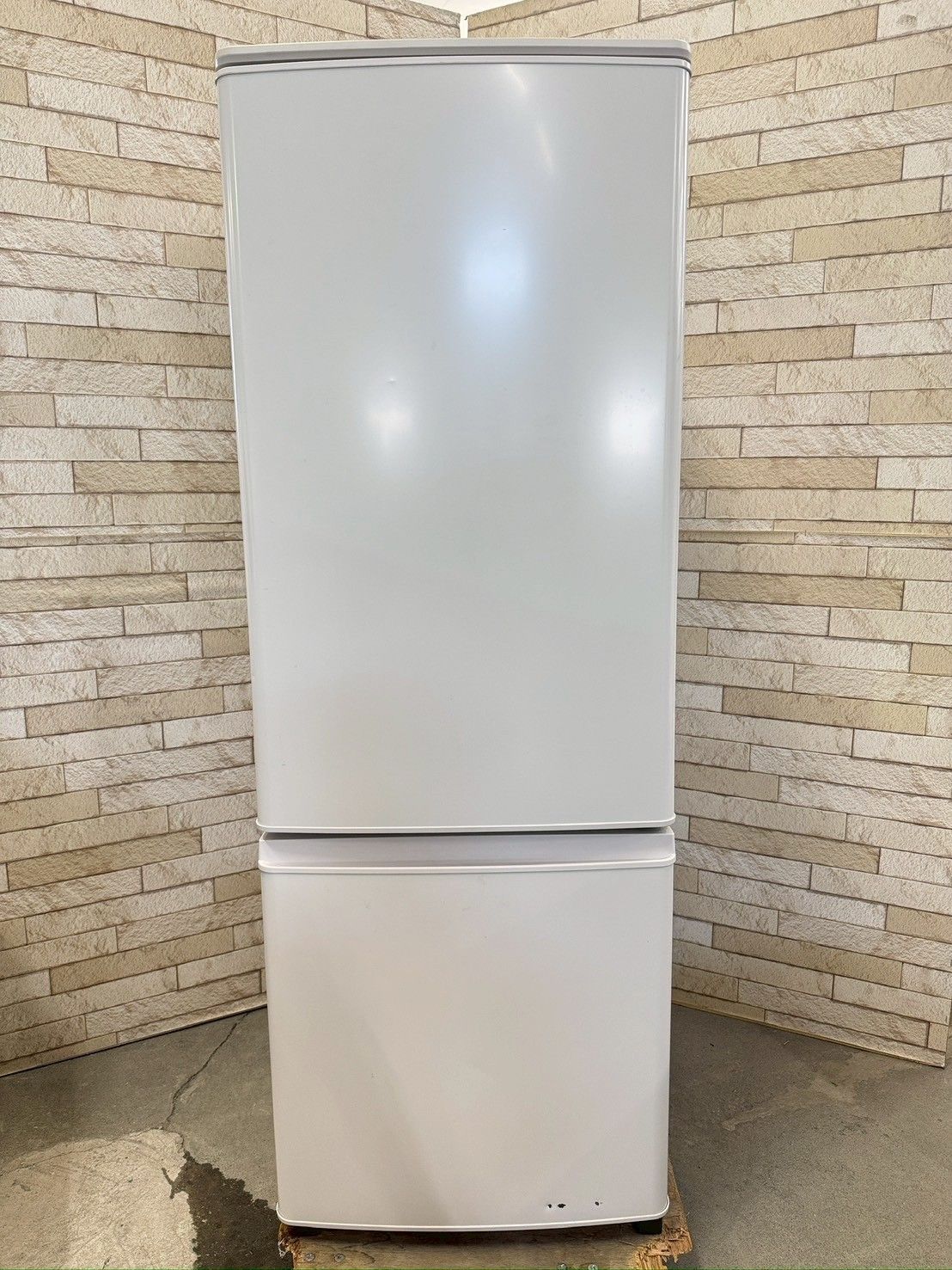 大阪送料無料★3か月保障付き★冷蔵庫★三菱★2ドア★2021年★MR-P17F-W★IR-156 大阪送料無料☆3か月保障付き☆冷蔵庫☆三菱☆2ドア☆2021年☆MR-P17F