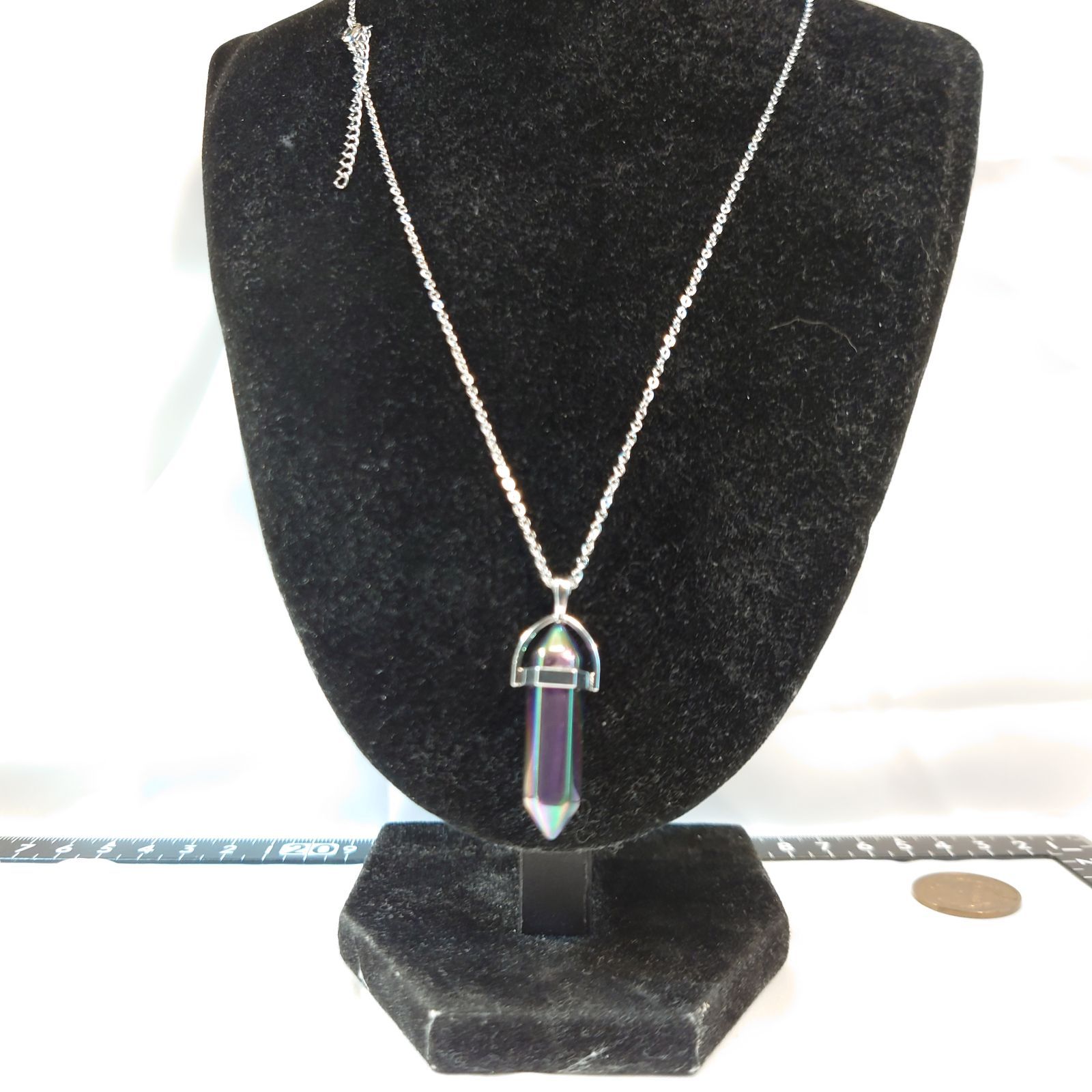 虹色に輝くレインボーチタンオーラクリスタルのダブルポイント