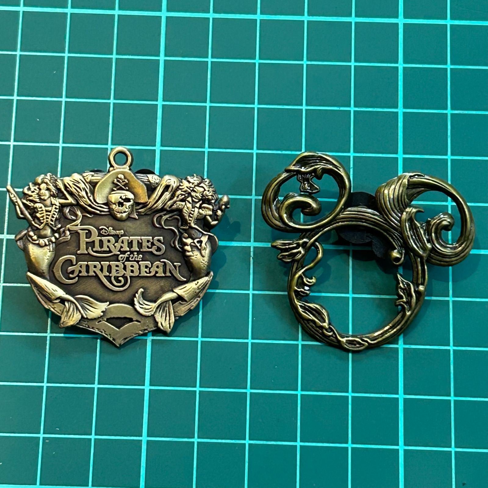 ディズニー ピンバッジ 2個 まとめセット！パイレーツオブカリビアン 