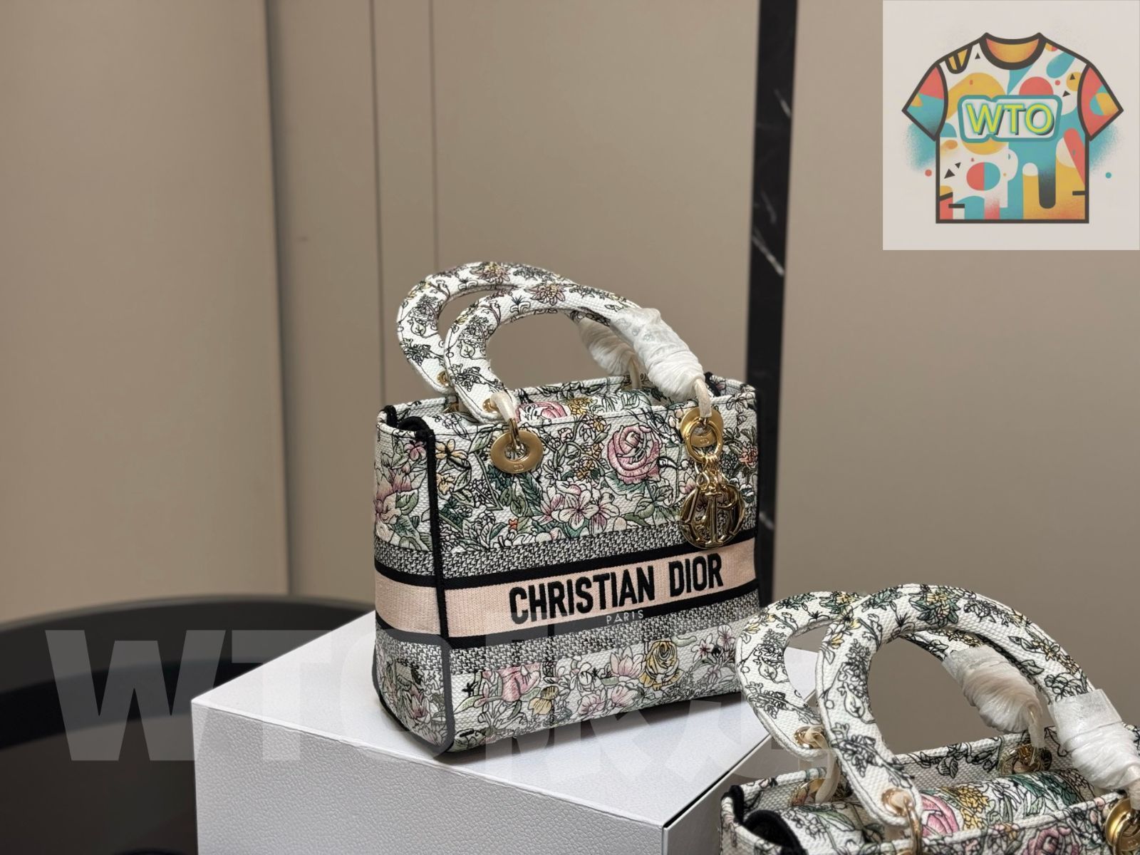 今日WTO】Dior Embroidered Lady Dior Bag ディオール 刺繍