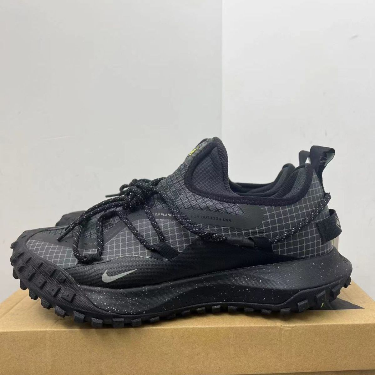 新品未使用ナイキ Nike ACG Mountain Fly Low GTX SE  スニーカー