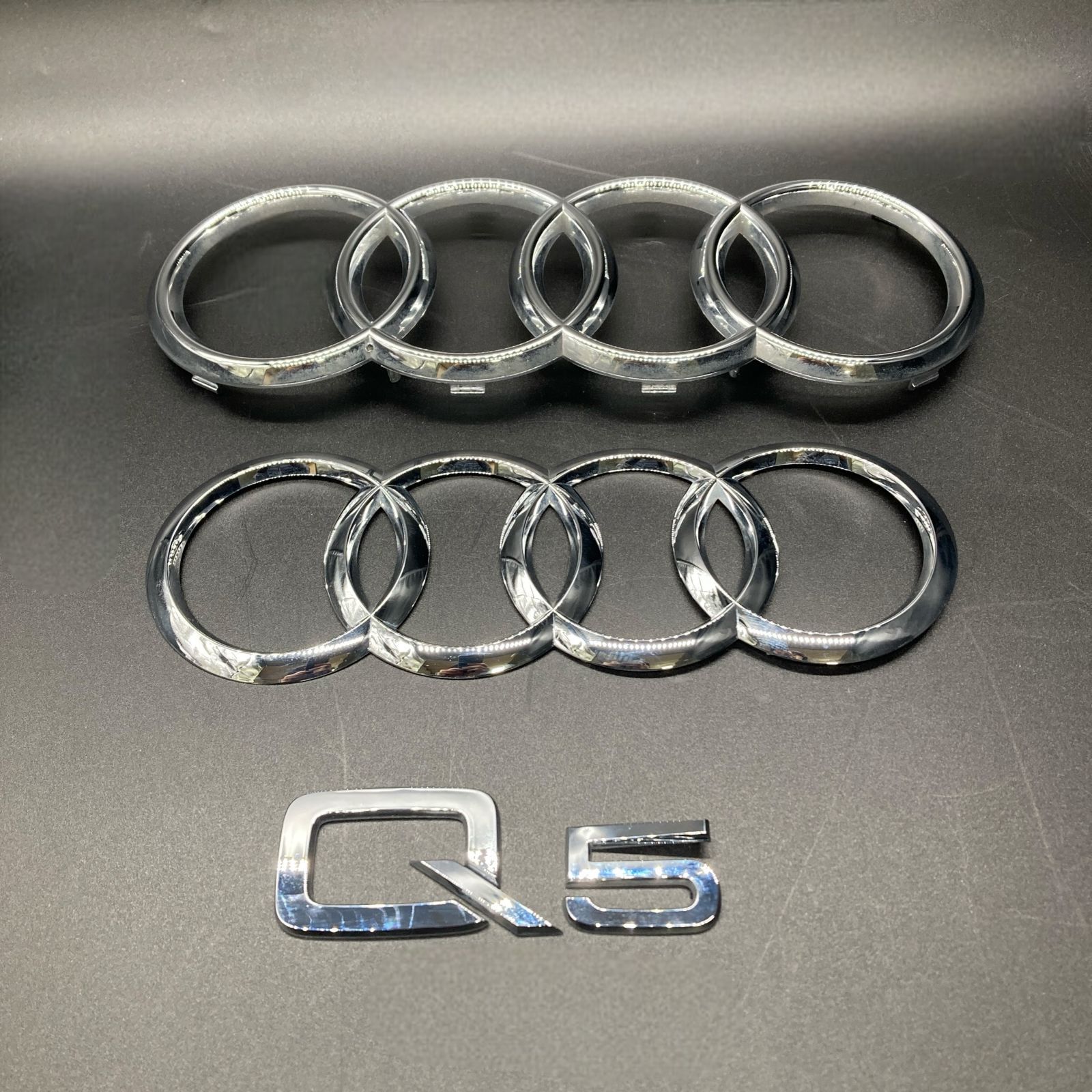 新しく着き ☆中古品 アウディ Audi Q5 純正エンブレム 3点セット☆ - メルカリ アクセサリー