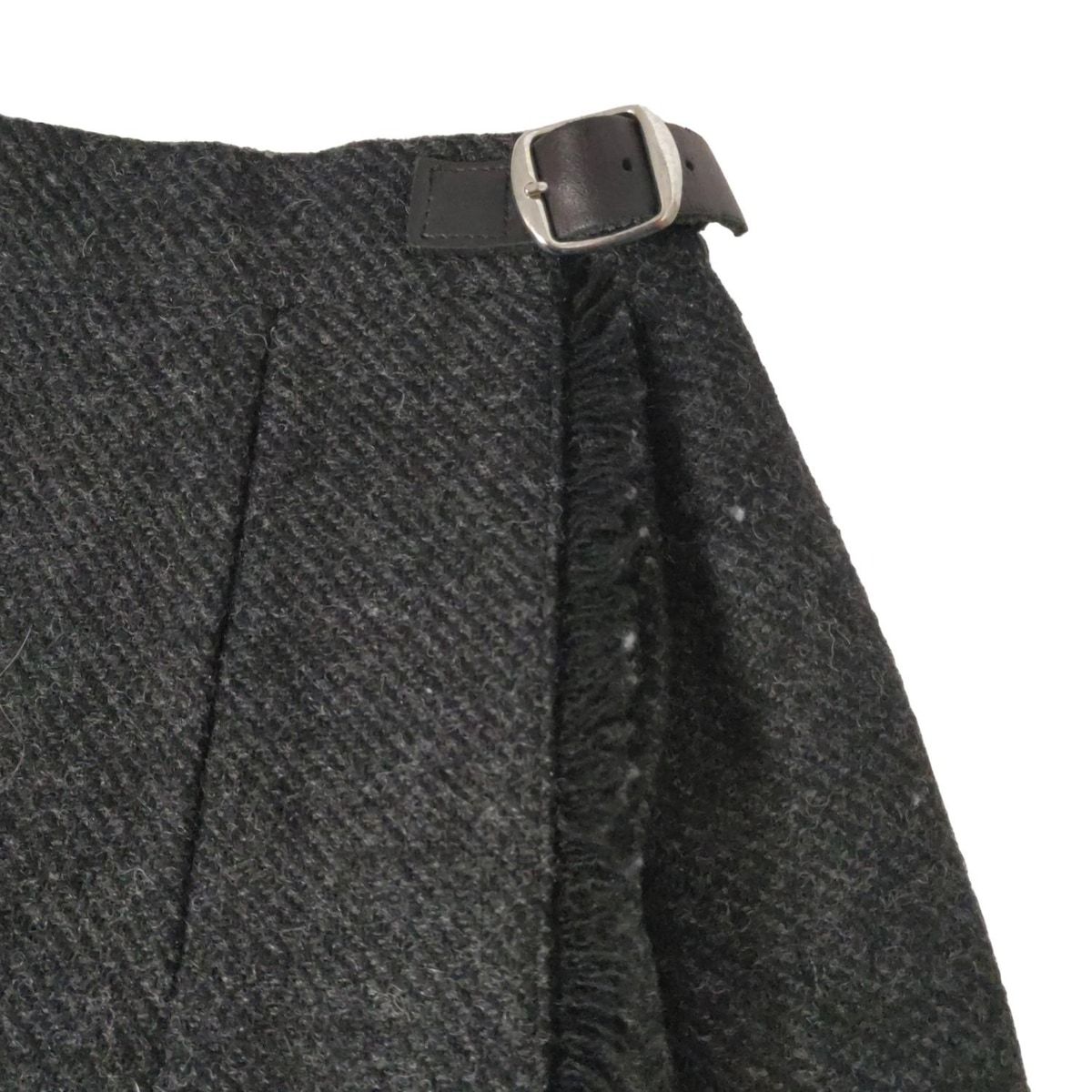 ひざ丈 プリーツ