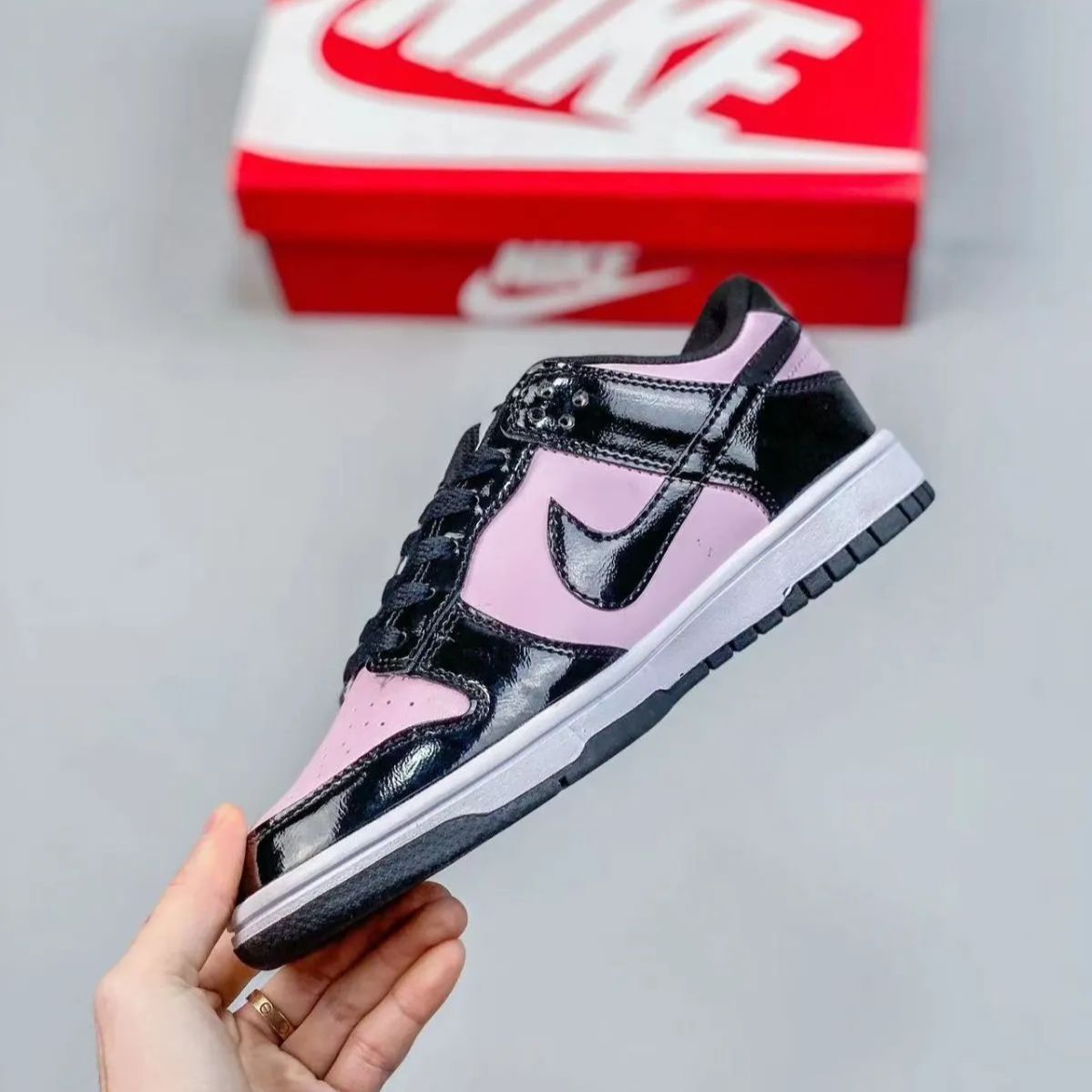 新品未使用 NIKE ナイキ スニーカーNike Sb Dunk Low Pro  箱付 メンズ X-141