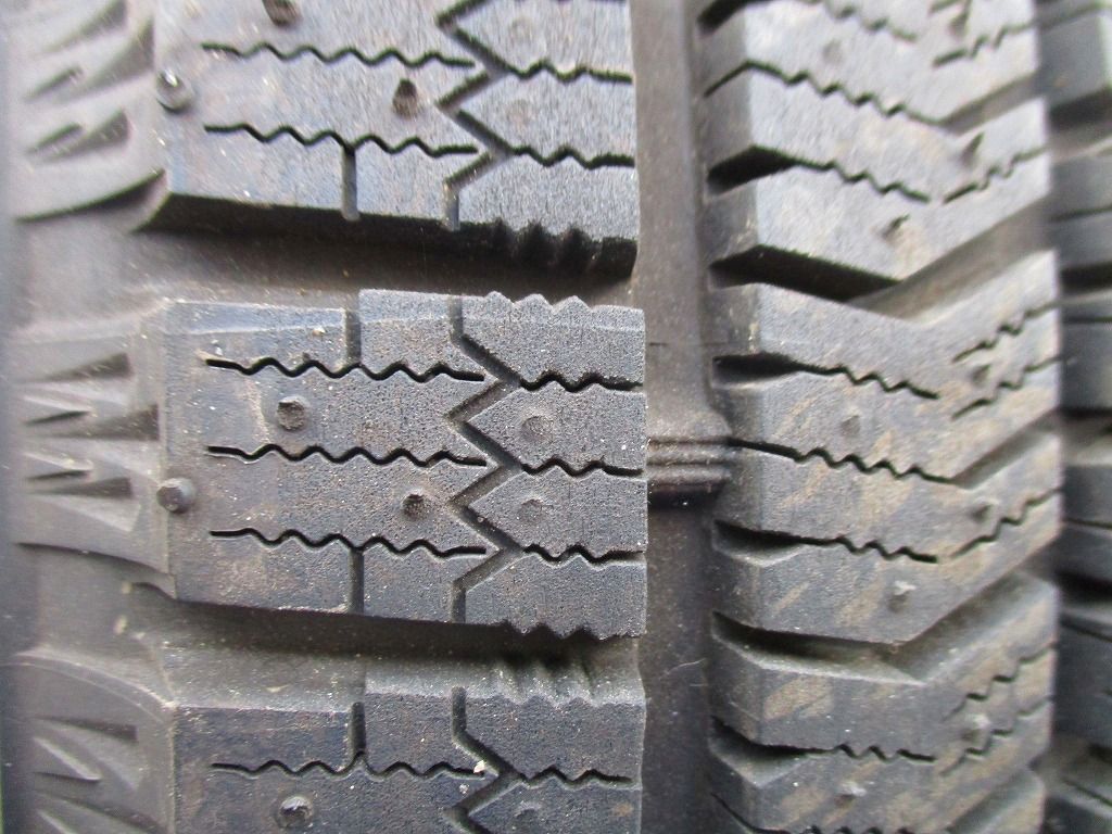 195|60R17 90Q ブリヂスン BLIZZAK VRX2 スタッドレス 2019年製 2本 送料込 T61030825 インボイス領収書発行 TRITUETUBI_COM