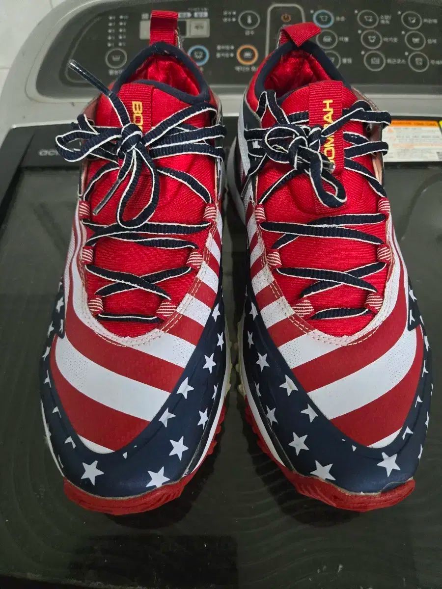 ブランド BOOM（붐）の星条旗（성조기）ムーン（문）柄（문양）靴（신발）
