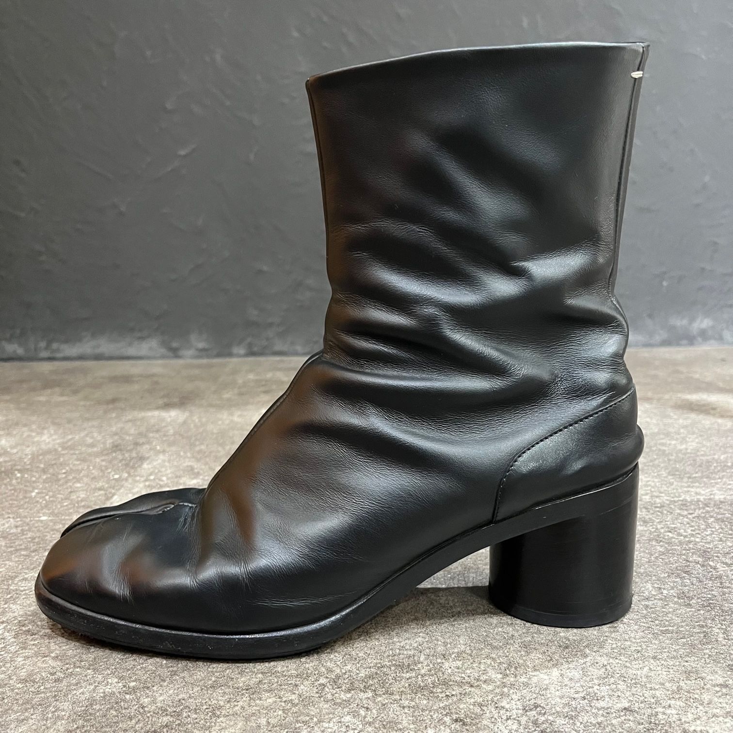 国内正規 MAISON MARGIELA レザー 足袋 ヒール ブーツ S57WU0132 PR516 メゾンマルジェラ 42 55793A -  メルカリ