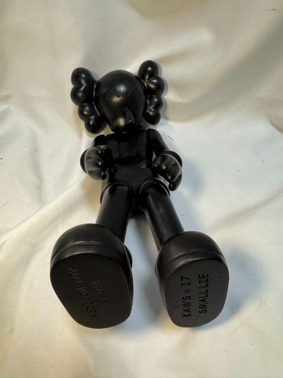 KAWS (b.1974) BE@RBRICK Karimoku 400% by MEDICOM TOY ベア