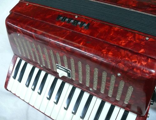 YAMAHA ヤマハ　アコーディオン　Ｓ-32Ｂ YAMAHA アコーディオン S-32B 赤 32鍵 - メルカリ