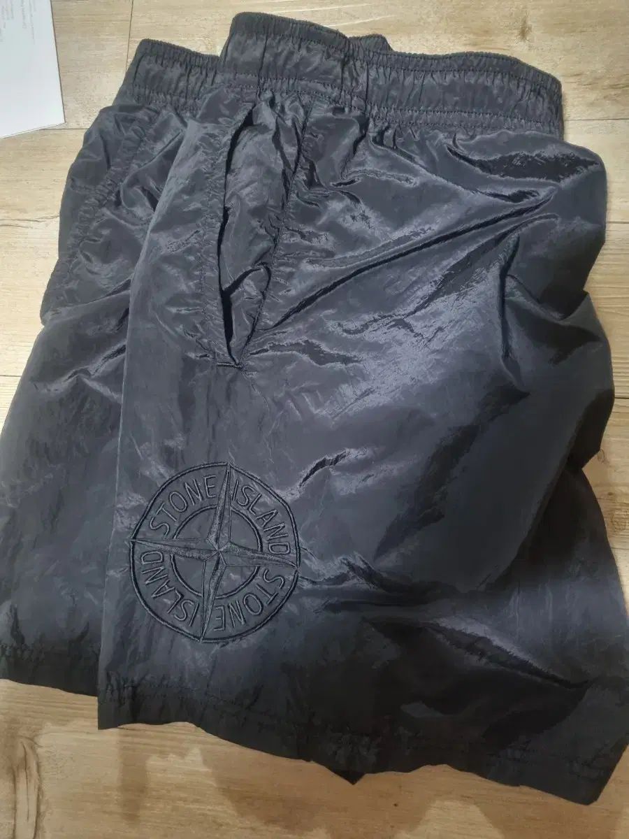 STONE ISLAND ストーンアイランド ナイロンショーツ