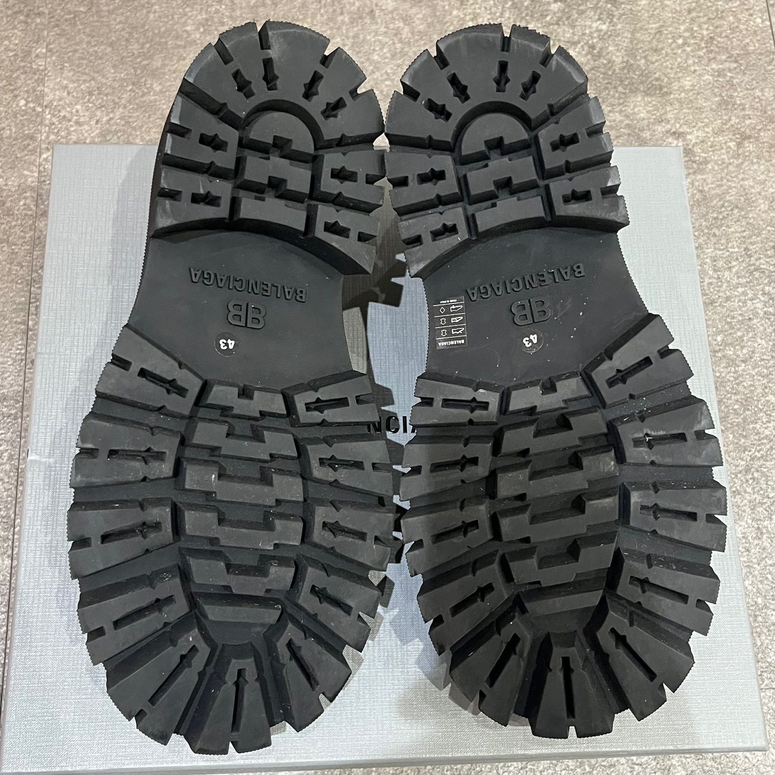 美品 BALENCIAGA 23AW Tractor レザー ロゴ コイン ローファー 美品 BALENCIAGA 23AW Tractor レザー ロゴ コイン ローファー
