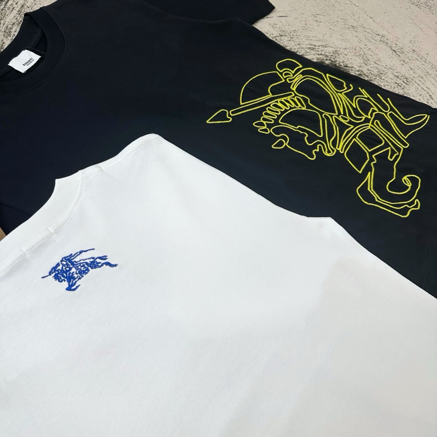 今日特価】BURBERRY ホースフェリー刺繍 T シャツ - メルカリ