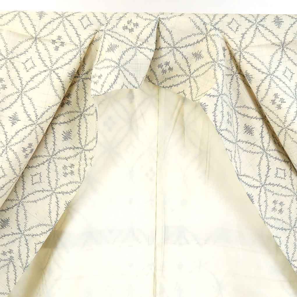 紬 リサイクル着物 身丈162cm 裄63cm 前幅22.5cm 後幅28cm 袖丈47.5cm レディース 袷 格子 裄Mサイズ 秋冬春用 正絹（シルク）紫地 未使用品 紬 身丈162cm 裄66cm 前幅24cm 後幅29cm 袖丈48cm 袷仕立 正絹（シルク