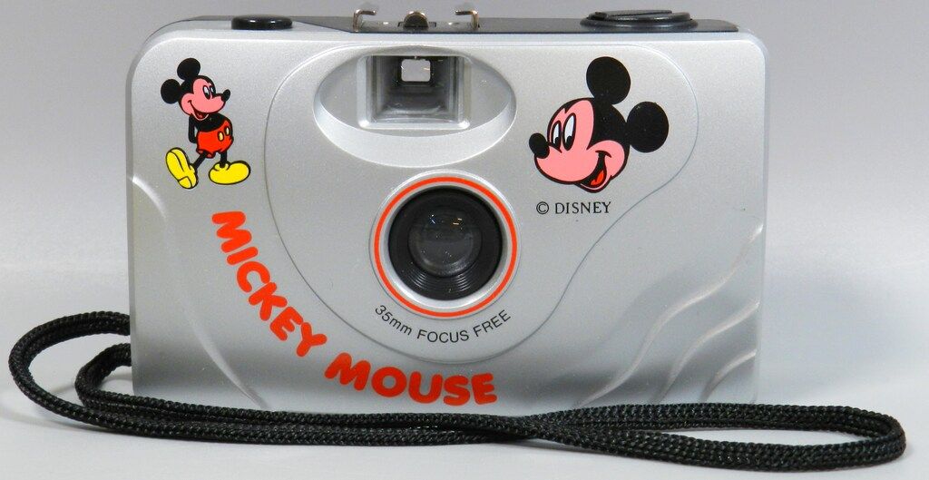 Mickey 35mm フィルムカメラ Hi! Mickey Mouse – Fuji Fun | Chasing Classic Cameras with Chris